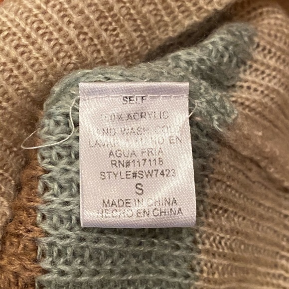 Distressed Sweater - Picture 5 of 5